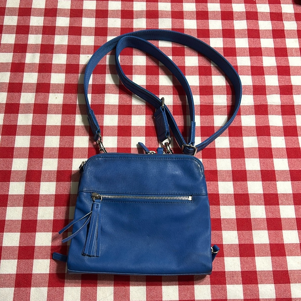 Gun Tote”n Mama conceal carry crossbody. Blue leather. Like new!